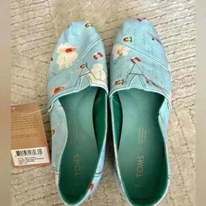 NWT TOMS shoes. Summer scene